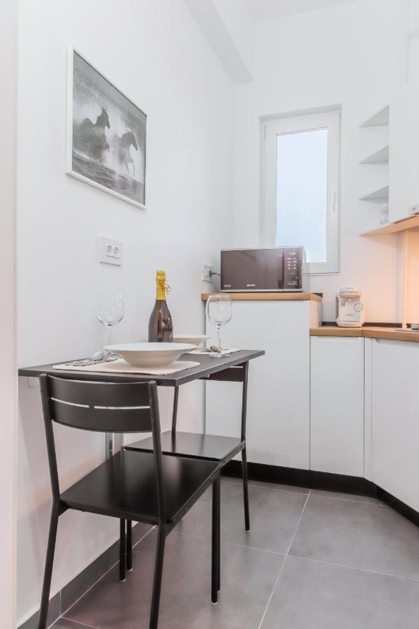 New Studio Carturesti - City Center Bucarest Exterior foto
